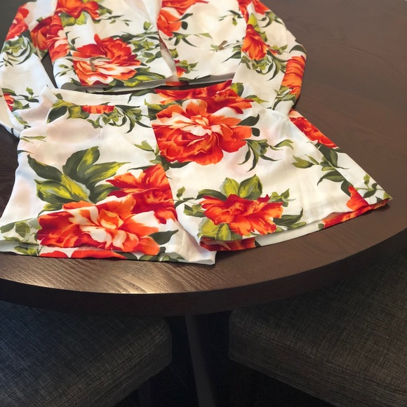 Floral blazer with matching shorts - Picture 3 of 6